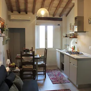 Luminoso E Silenzioso Centro Apartamento